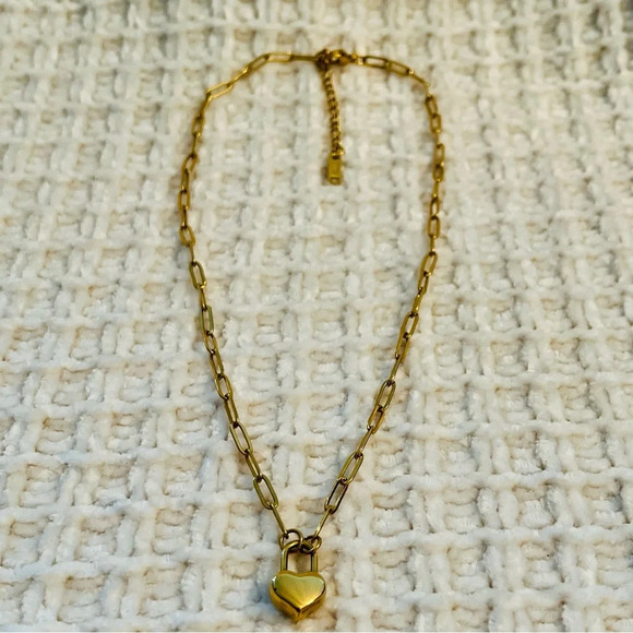 Gold Heart Pendant Small Paperchain Necklacee - Picture 2 of 4